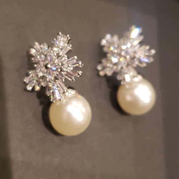 Earrings - Picture 2 of 3